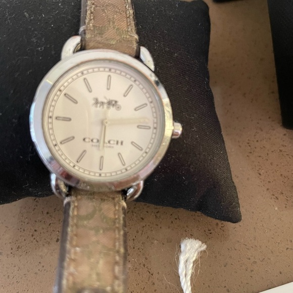 Coach Women\'s Watch with Cream Dial and Brown Strap main image 8